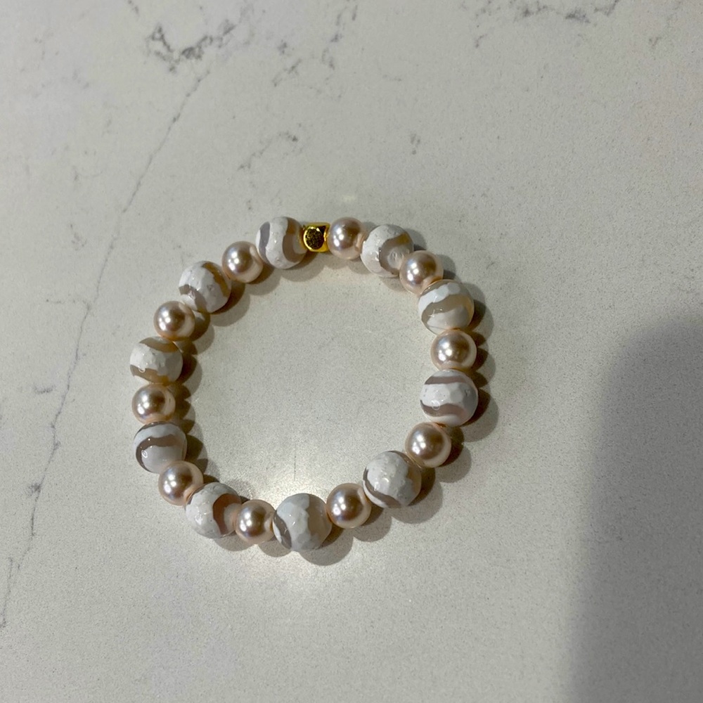 Snowballs Bracelet - White striped Agate with Pearls in 7”